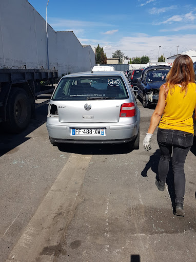 Aperçu des activités de la casse automobile KABLECO située à VILLETANEUSE (93430)